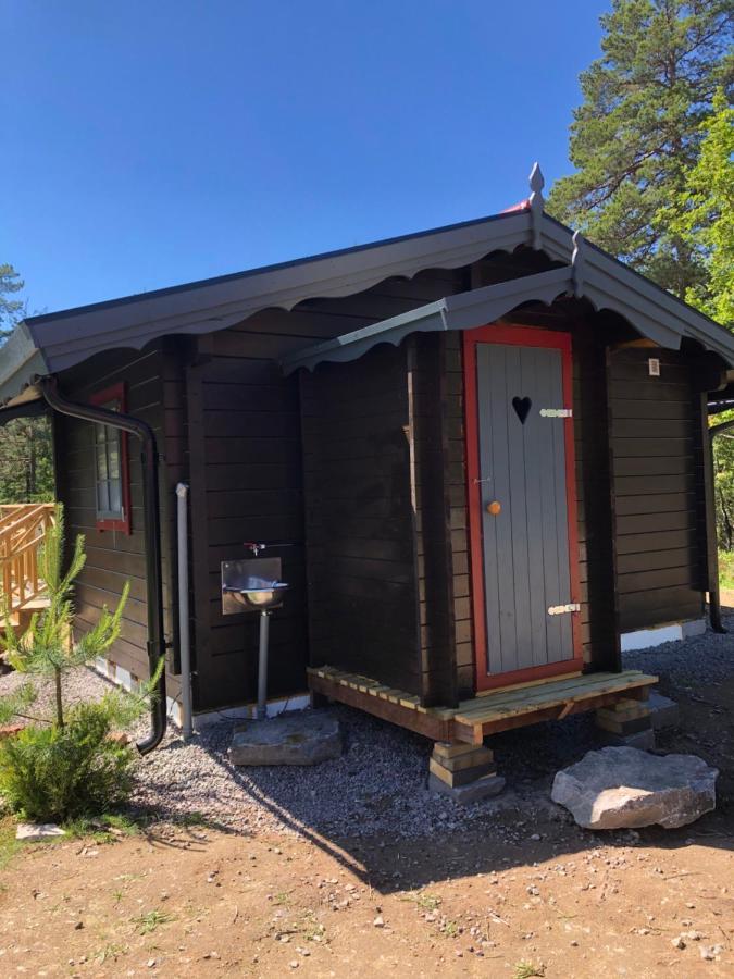 Timber Cottages With Jacuzzi And Sauna Near Lake Vaenern Карлстад Екстер'єр фото