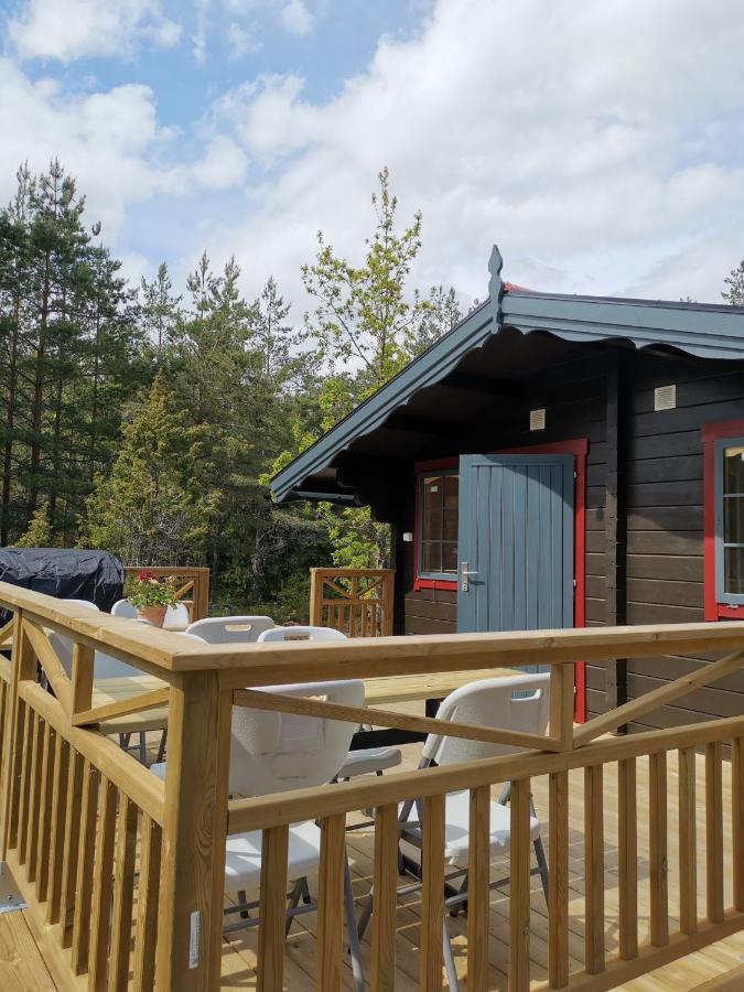 Timber Cottages With Jacuzzi And Sauna Near Lake Vaenern Карлстад Екстер'єр фото