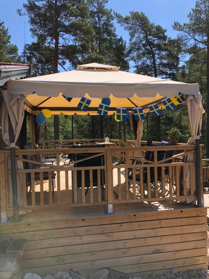Timber Cottages With Jacuzzi And Sauna Near Lake Vaenern Карлстад Екстер'єр фото