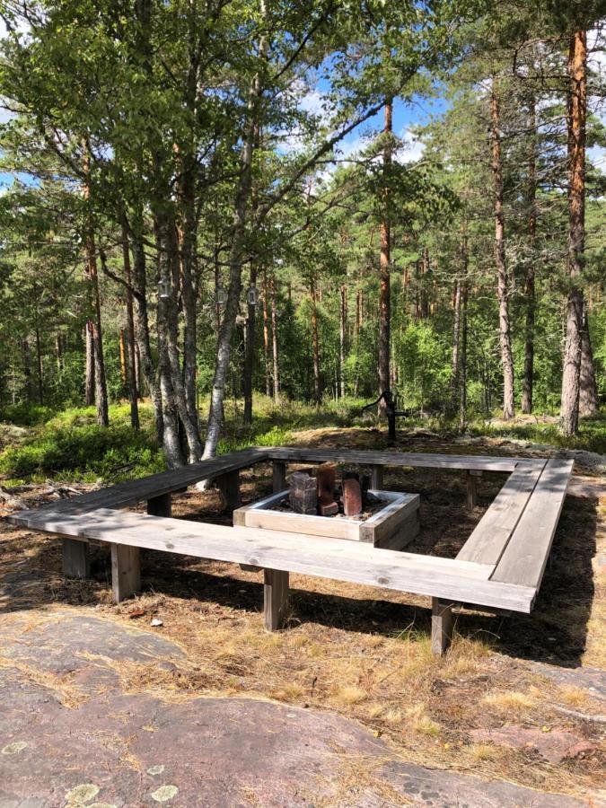 Timber Cottages With Jacuzzi And Sauna Near Lake Vaenern Карлстад Екстер'єр фото
