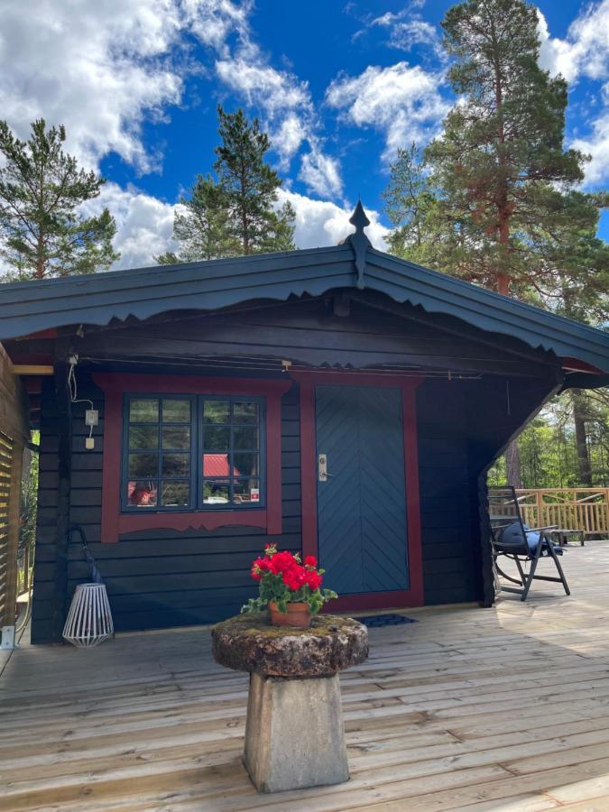 Timber Cottages With Jacuzzi And Sauna Near Lake Vaenern Карлстад Екстер'єр фото