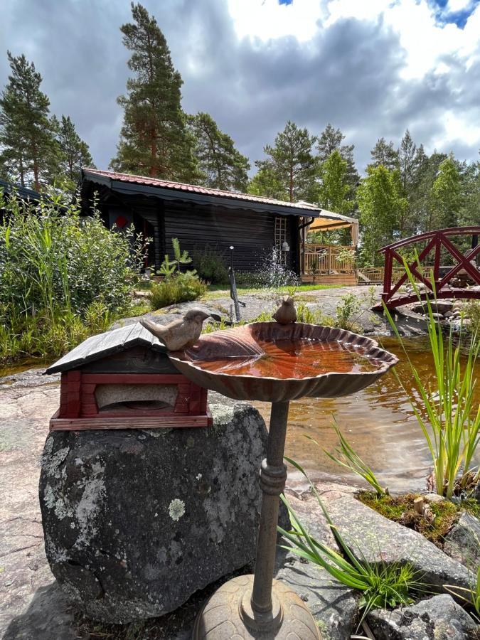 Timber Cottages With Jacuzzi And Sauna Near Lake Vaenern Карлстад Екстер'єр фото