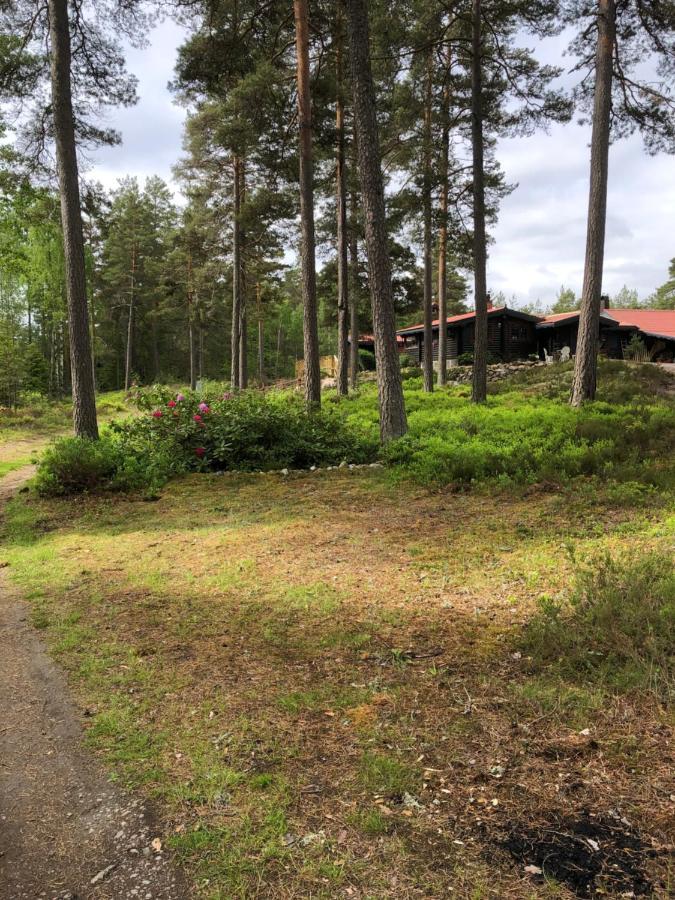 Timber Cottages With Jacuzzi And Sauna Near Lake Vaenern Карлстад Екстер'єр фото