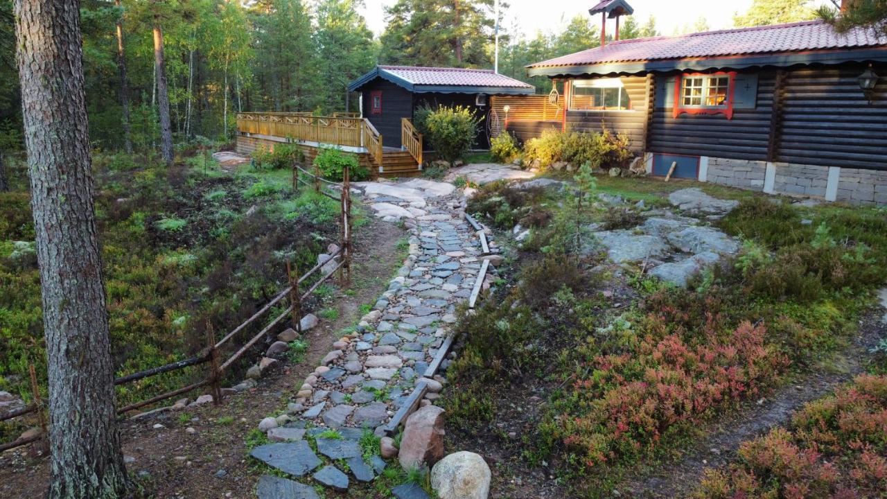 Timber Cottages With Jacuzzi And Sauna Near Lake Vaenern Карлстад Екстер'єр фото