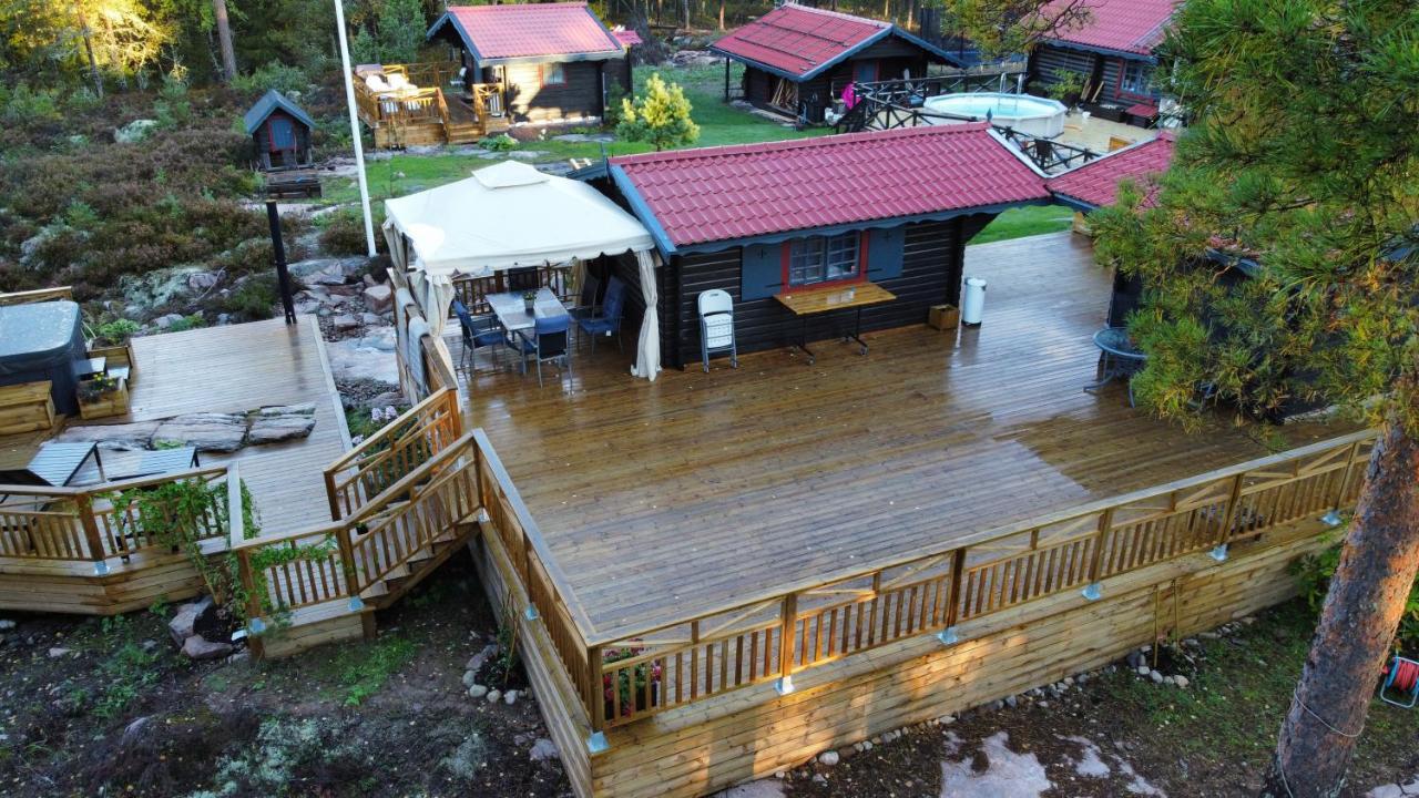 Timber Cottages With Jacuzzi And Sauna Near Lake Vaenern Карлстад Екстер'єр фото