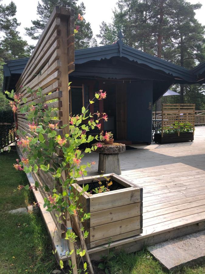 Timber Cottages With Jacuzzi And Sauna Near Lake Vaenern Карлстад Екстер'єр фото