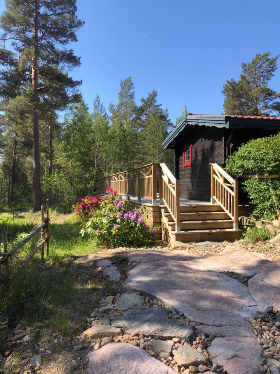 Timber Cottages With Jacuzzi And Sauna Near Lake Vaenern Карлстад Екстер'єр фото