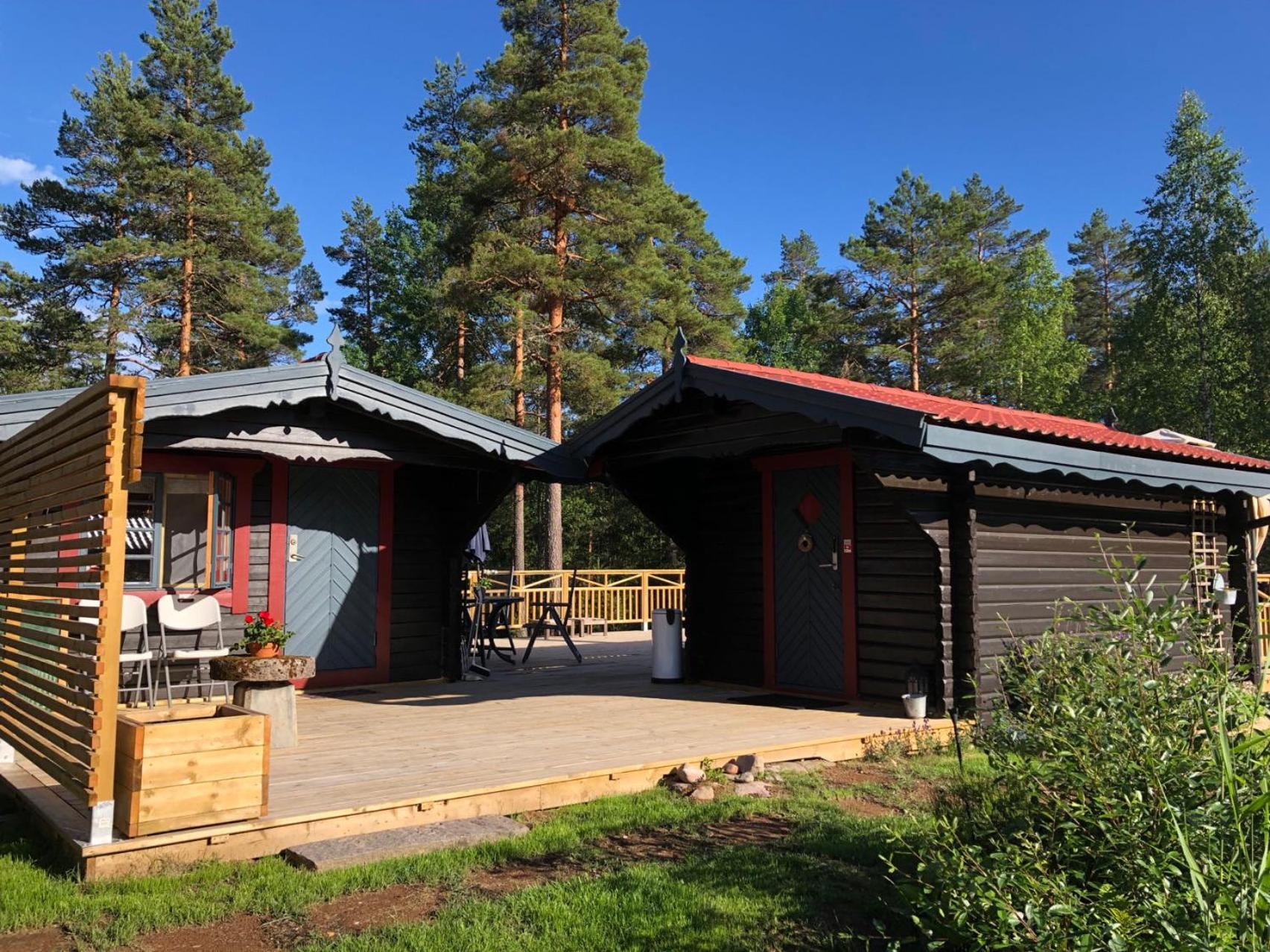 Timber Cottages With Jacuzzi And Sauna Near Lake Vaenern Карлстад Екстер'єр фото