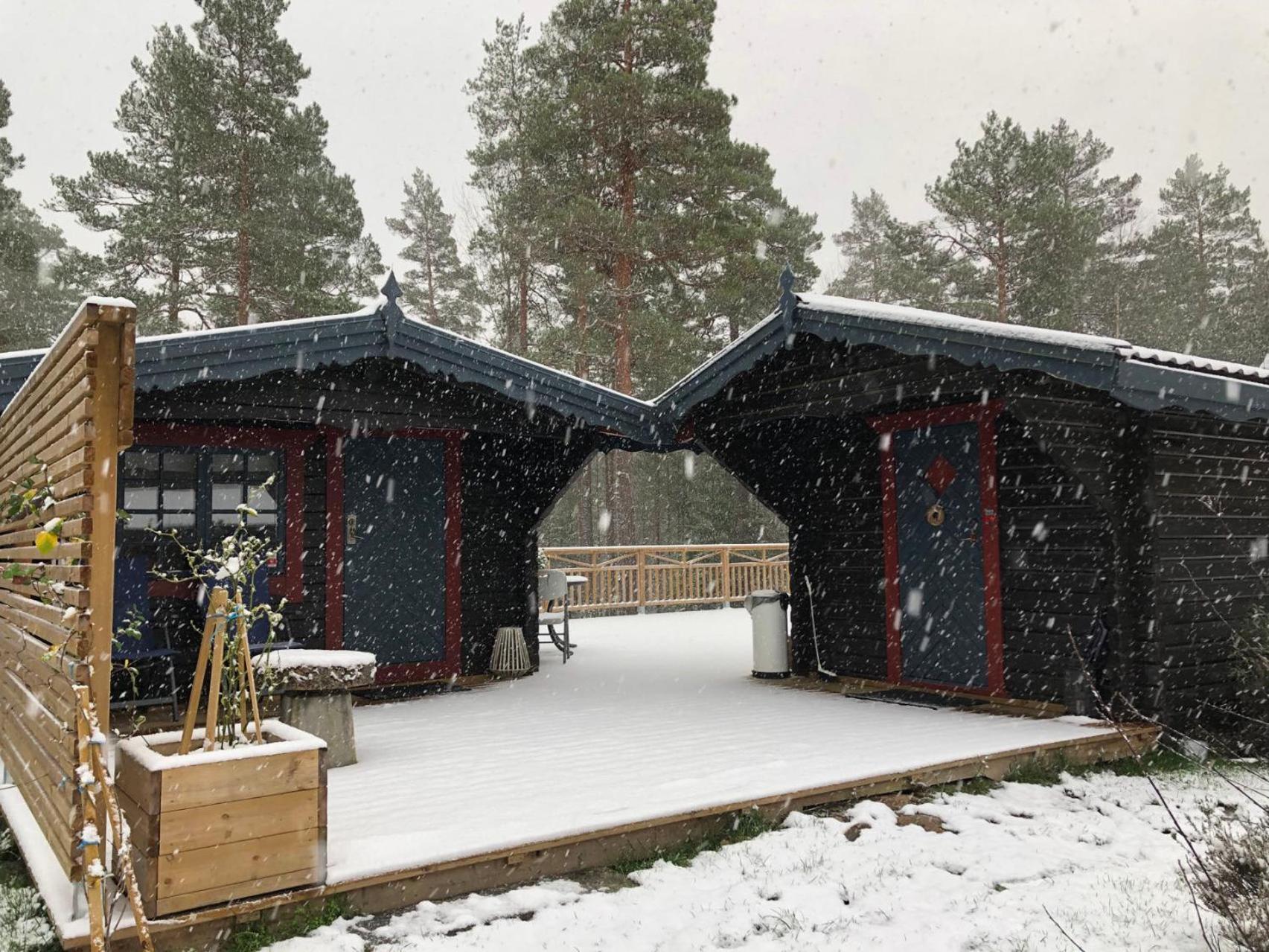 Timber Cottages With Jacuzzi And Sauna Near Lake Vaenern Карлстад Екстер'єр фото