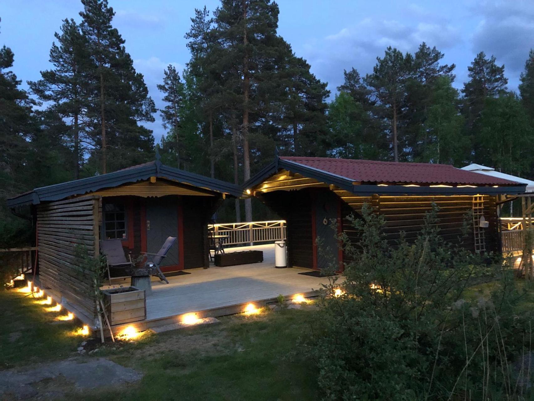 Timber Cottages With Jacuzzi And Sauna Near Lake Vaenern Карлстад Екстер'єр фото