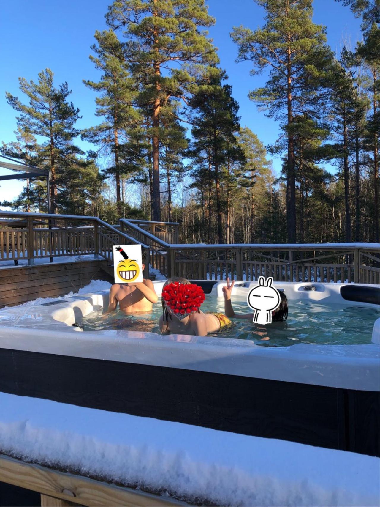 Timber Cottages With Jacuzzi And Sauna Near Lake Vaenern Карлстад Екстер'єр фото